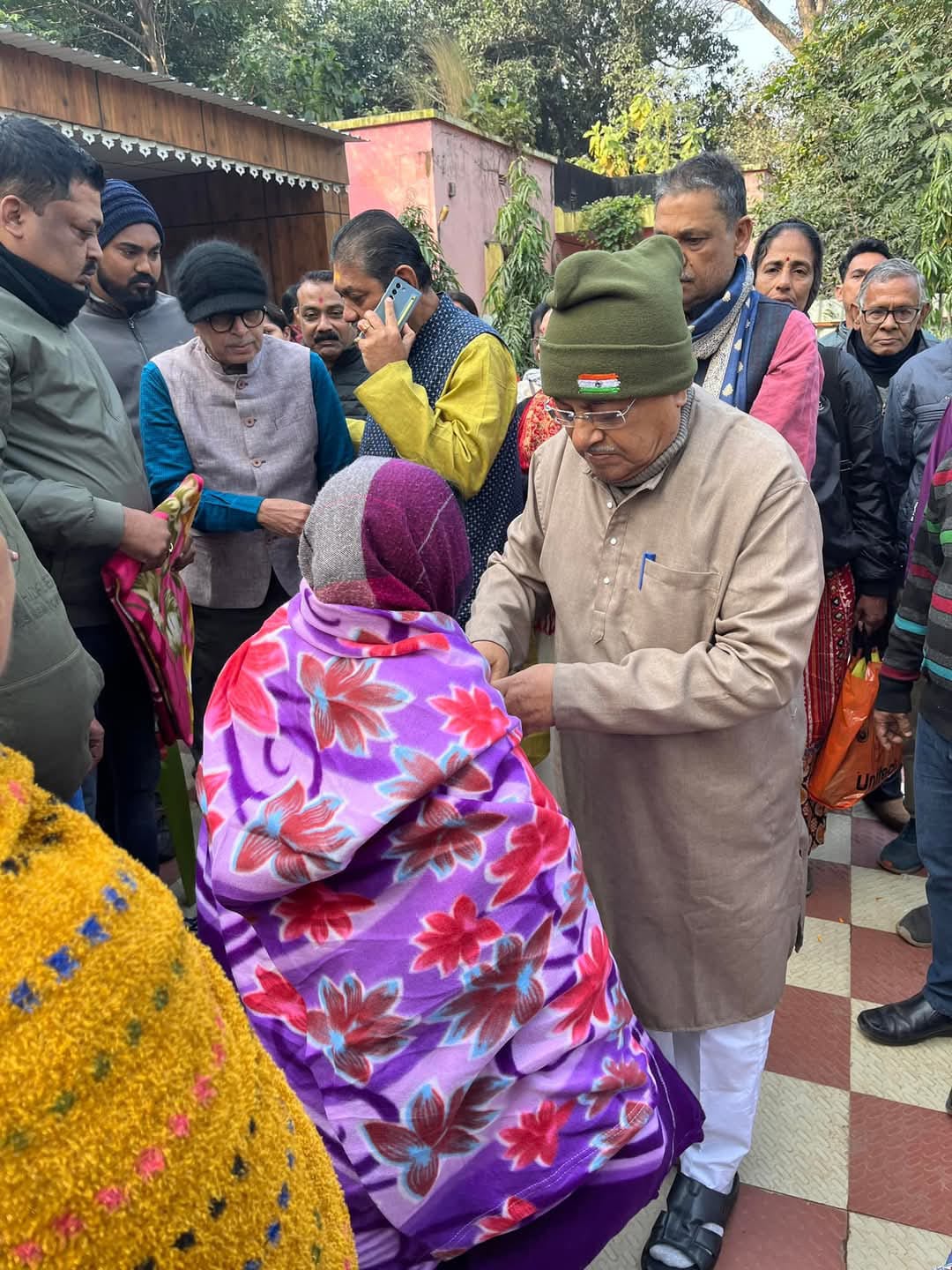 গুণীজন সংবর্ধনা, শীতবস্ত্র বিতরণ, খুদে পড়ুয়াদের রং, পেন্সিল, খাতা প্রদান