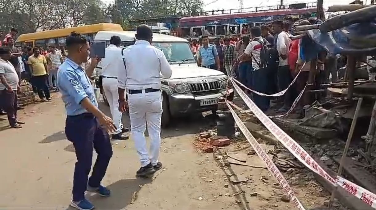 গলসি থেকে পানাগড় রাইস মিল রোড পর্যন্ত বাবলু যাদবকে নিয়ে পুনর্নিমাণ করল পুলিশ