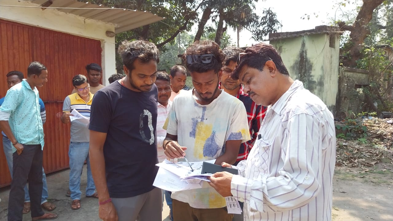 ‘ভুতুড়ে ভোটার’ ধরতে বাড়ি বাড়ি অভিযানে তৃণমূল