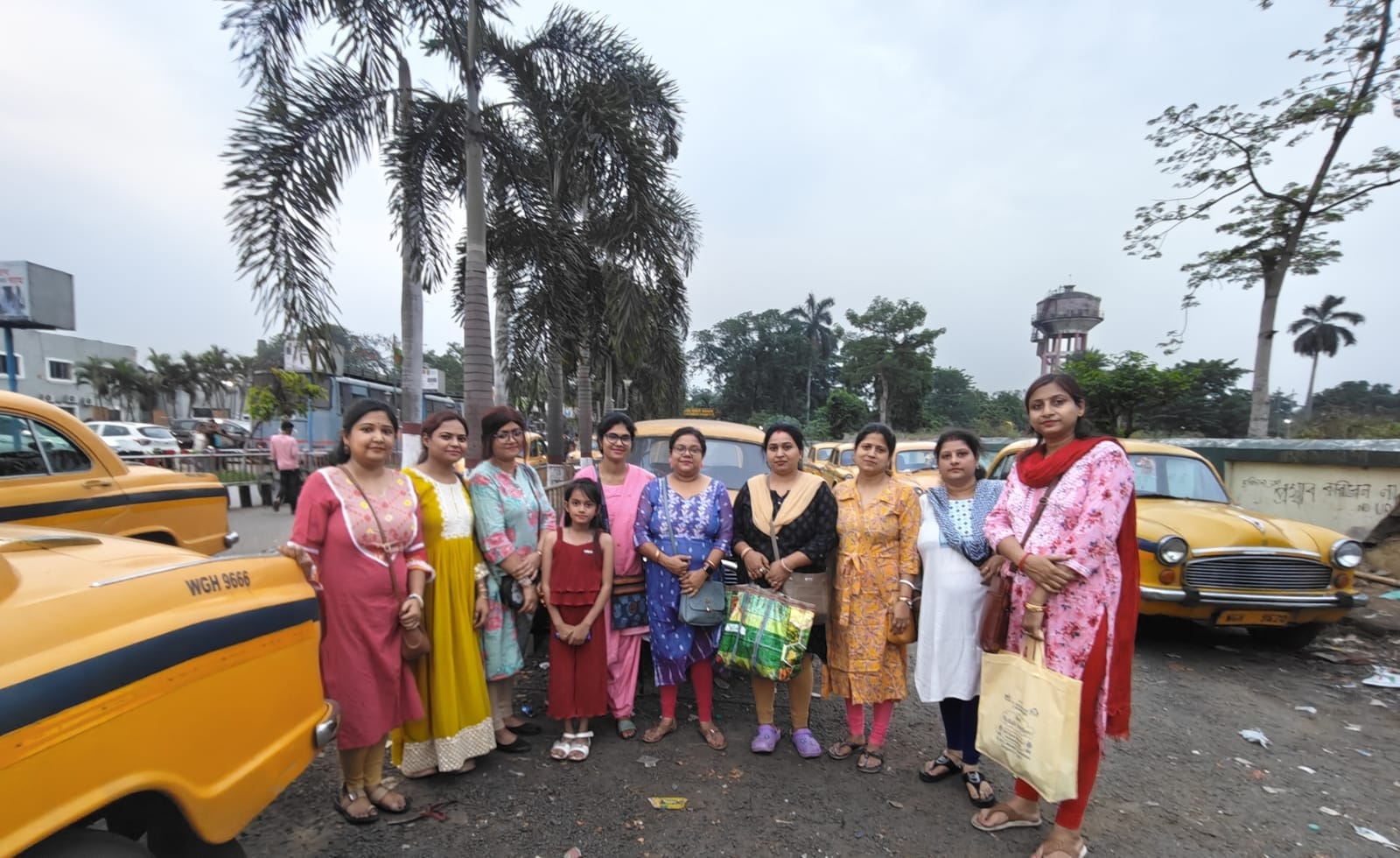 দুঃস্থদের মুখে হাসি ফোটানোর উদ্যোগ নিল দুর্গাপুর শিল্পনগরীর হাট ওয়েল ফেয়ার সোসাইটি