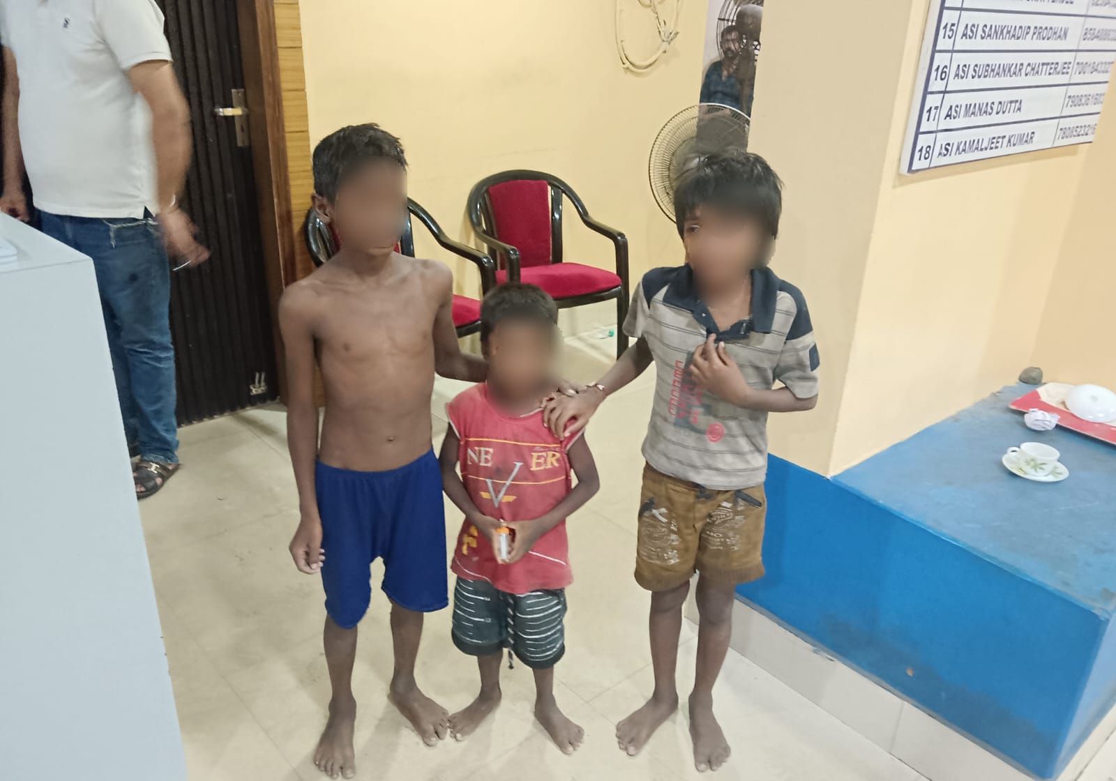 বেনাচিতি বাজার থেকে নিখোঁজ চার নাবালককে শিয়ালদহ নিয়ে গিয়েছিল কে?