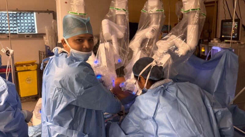 সুখবর, প্রথম রোবোটিক হেমিকোলেক্টমি সম্পন্ন হল মিশন হাসপাতালে