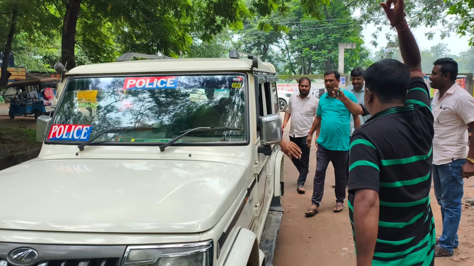 দুর্গাপুর আদালতে ব্যাপক চাঞ্চল্য, ‘জয় শ্রীরাম’ স্লোগান দিয়ে অভিযুক্তকে ঘিরে বিক্ষোভ