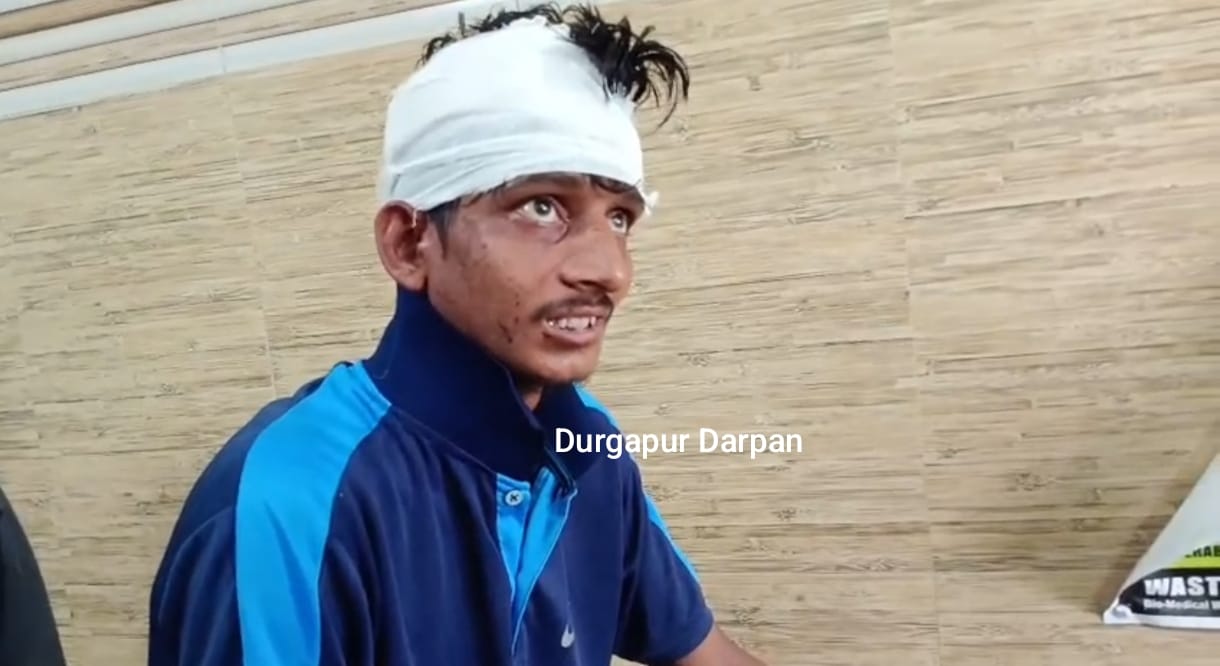 ঘুমের ঘোরে চলন্ত ট্রেন থেকে পানাগড়ে পড়ে গেল যুবক, প্রাণ বাঁচালো রেল পুলিশ