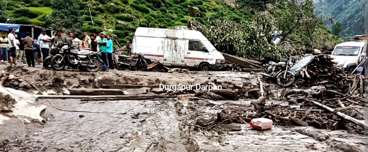 জম্মুতে ধসে আটকে পড়েছেন দুর্গাপুরের ৪ জন