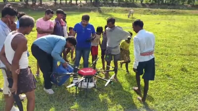 ড্রোনে ধান চাষ: কাঁকসার মাঠে প্রযুক্তির বিপ্লব, ভর্তুকি সহ ড্রোন দেওয়া হচ্ছে চাষীদের