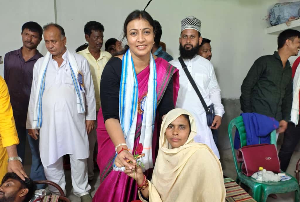 নবী দিবসে রক্তদান শিবির হল বরজোড়ার নতুন কাটাবাঁধ গ্রামে