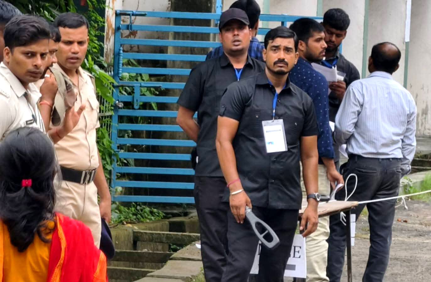 এসএসসি পরীক্ষা নিয়ে তুমুল বিতর্ক দুর্গাপুরে