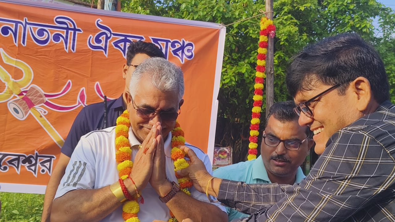 দুর্গাপুরের গোভক্তদের সম্মান জানাতে এসেছি: দিলীপ ঘোষ