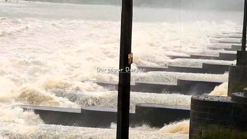 মাইথন ও পাঞ্চেত থেকে বাড়ছে জল ছাড়ার পরিমাণ, দক্ষিণবঙ্গে প্লাবনের আশঙ্কা