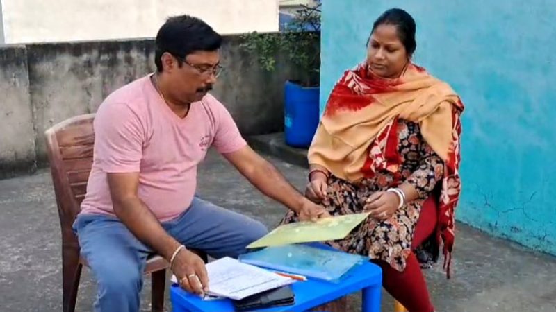 বছরের পর বছর ভোট দিচ্ছেন, তবু ২০২৫-এর তালিকায় নাম ‘ডিলিট’! আতঙ্কে দে পরিবার