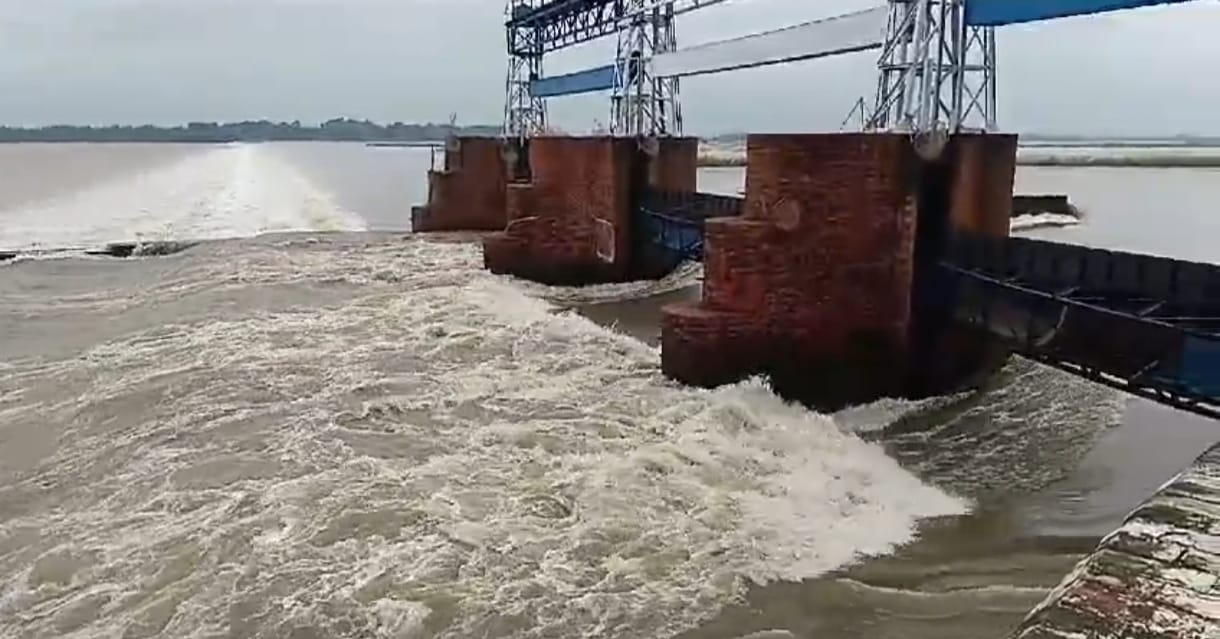 দামোদরে স্নানে নেমে তলিয়ে গেল যুবক