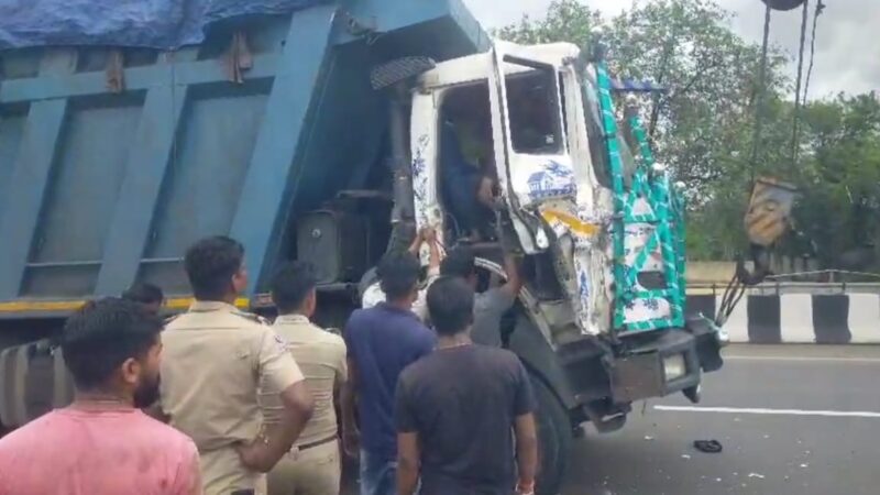 জাতীয় সড়কে কাদারোড উড়ালপুলে দুর্ঘটনা