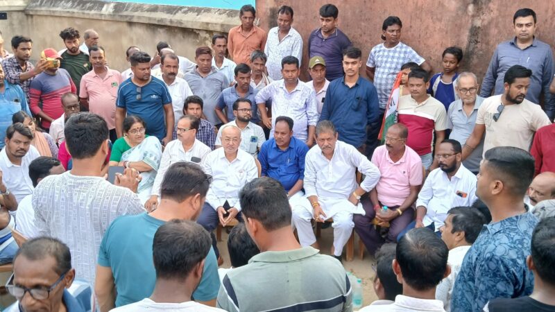 বর্ধমানে বাসের ধাক্কায় মৃত কাঁকসার তৃণমূল কর্মীর পরিবারকে চেক প্রদান