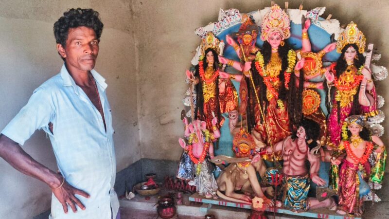 জঙ্গলমহলের গভীরে শতাব্দী প্রাচীন দুর্গাপুজোয় নেই কোনও ব্রাহ্মণ পুরোহিত