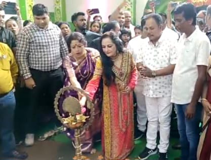 কাঁকসায় দুর্গাপুজোর উদ্বোধনে এলেন অভিনেত্রী জয়াপ্রদা