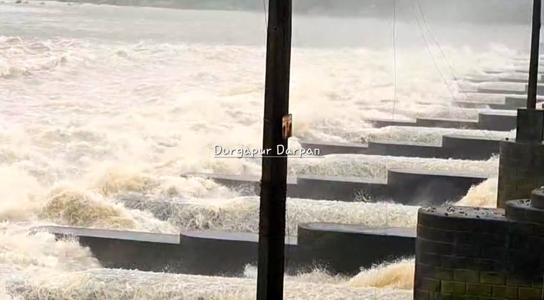 মাইথন ও পাঞ্চেত থেকে বাড়ছে জল ছাড়ার পরিমাণ, দক্ষিণবঙ্গে প্লাবনের আশঙ্কা