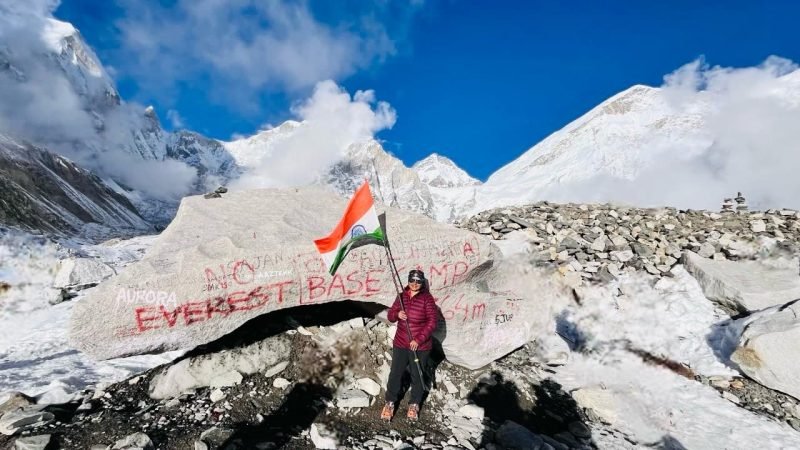 ৫৬ বছর বয়সে এভারেস্ট বেস ক্যাম্প জয় শিক্ষিকার