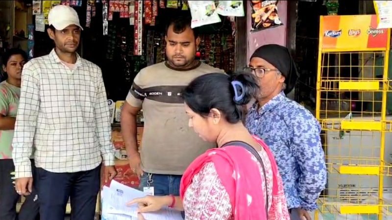 এসআইআর এর ফর্ম বিলি নিয়ে বিতর্ক দুর্গাপুরে, বিএলও-র সঙ্গে তৃণমূলের ওয়ার্ড সভাপতি