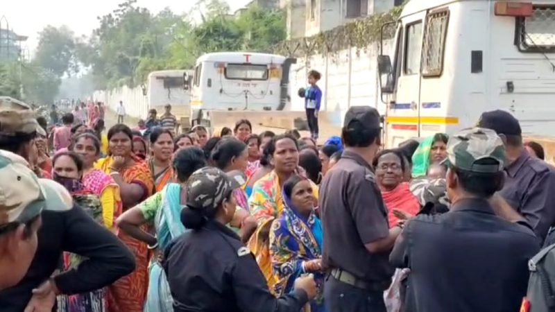 অর্জুনপুরে ডিটিপিএসের উচ্ছেদ অভিযান ঘিরে ধুন্ধুমার পরিস্থিতি