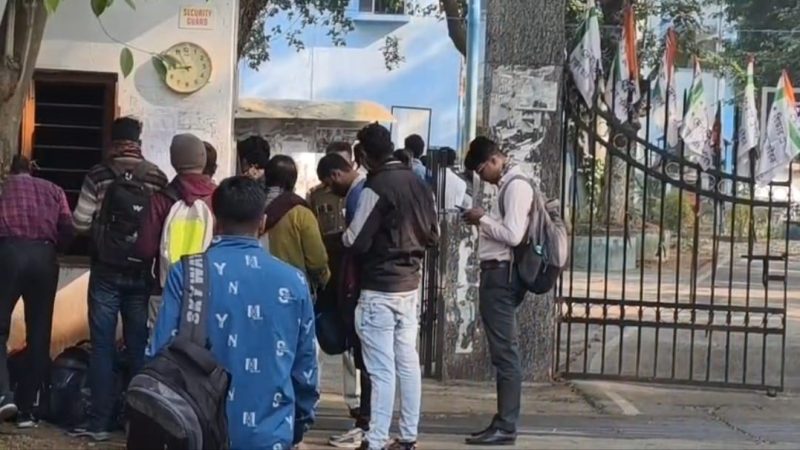 রাজ্য পুলিশের কনস্টেবল পদে নিয়োগের লিখিত পরীক্ষা চলছে দুর্গাপুরে