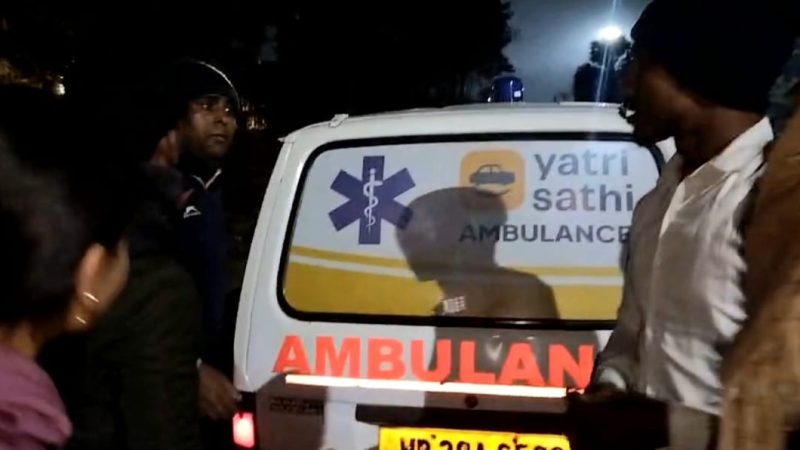 অটো চালকের দাদাগিরি! বাইকে বেপরোয়া ধাক্কা, জখম বাইক আরোহী