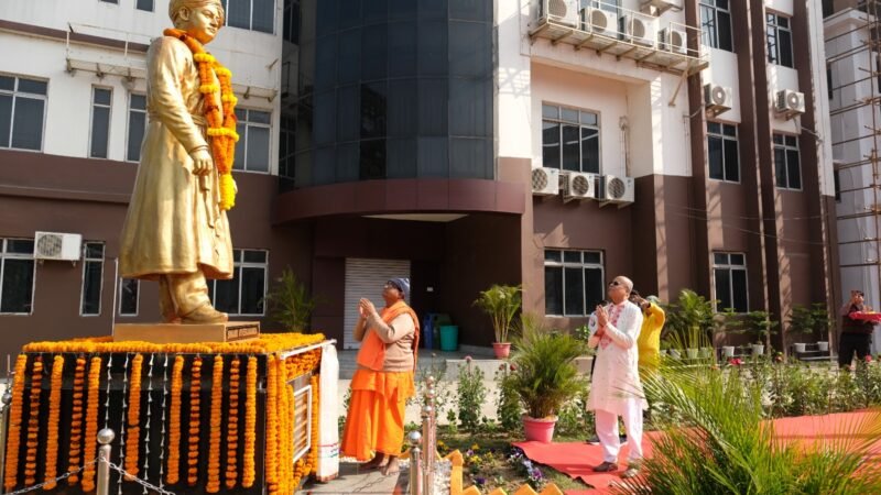 জাতীয় যুব দিবসে বিসিআরইসি ক্যাম্পাসে স্বামী বিবেকানন্দের মূর্তি উন্মোচন