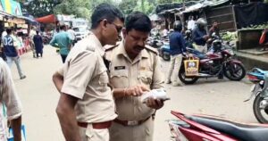 নো-পার্কিংয়ে গাড়ি রাখলেই কড়া ব্যবস্থা, আদালত চত্বরে ট্রাফিক পুলিশের অভিযান