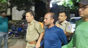 দুর্গাপুরে মহিলার ব্যাগ ছিনতাই! বাইকে ধাওয়া করে ধরল পুলিশ